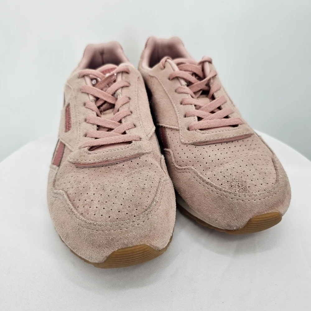 Reebok Classic‎ Pink Suede Sneakers Women's Size 6
